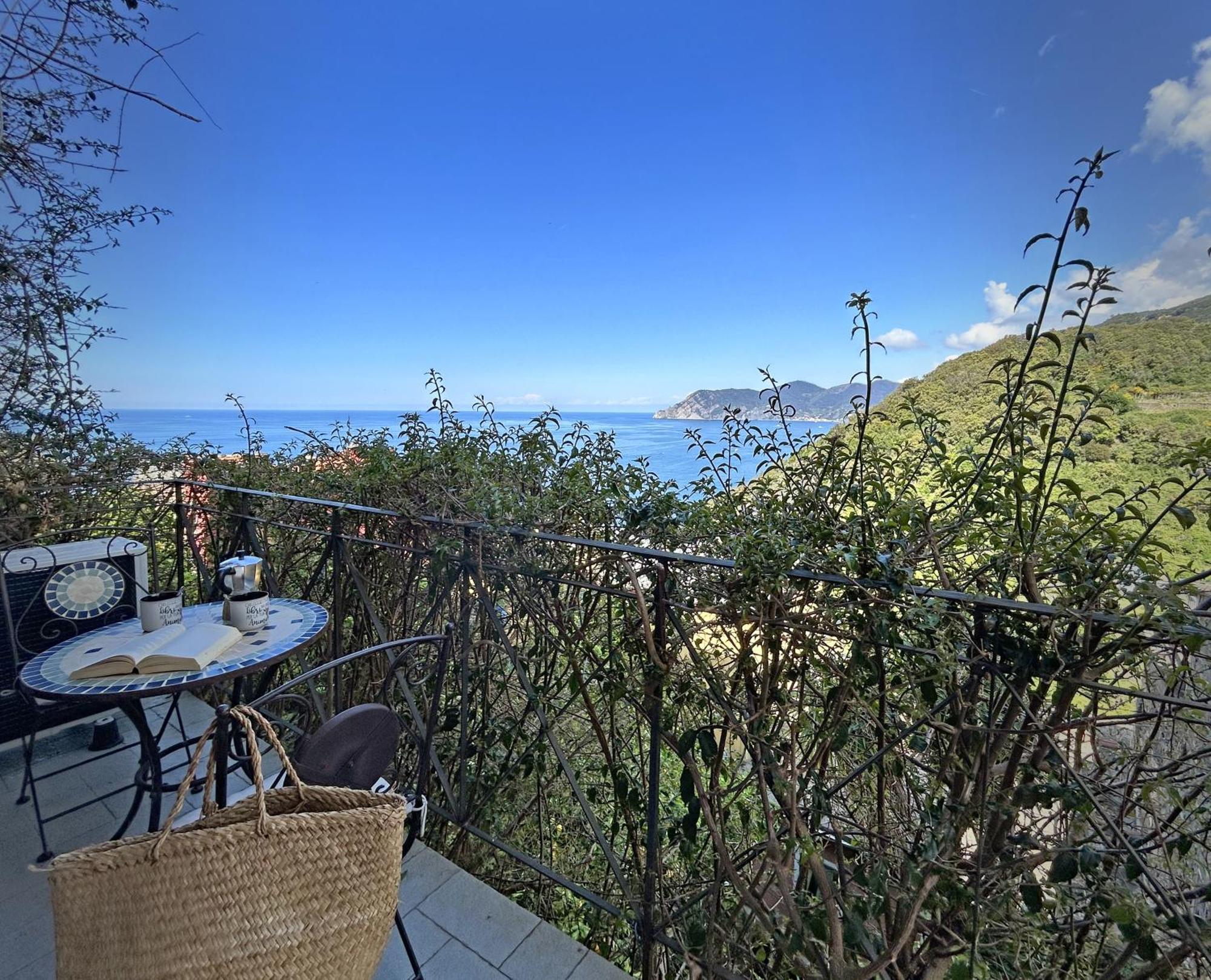 Pietra Azzurra, Newly Renovated Apartment Корниглия Екстериор снимка